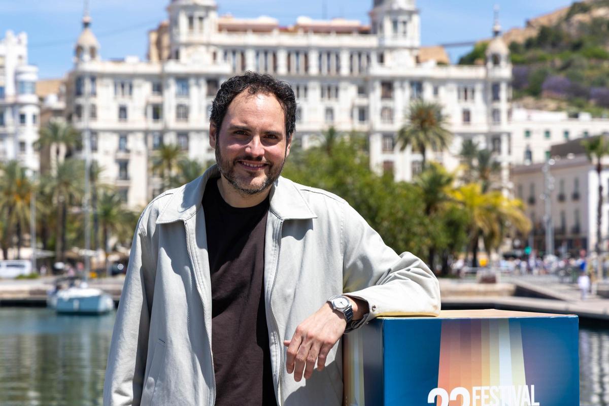 El director Alberto Evangelio presenta en Alicante su película "Mi cielo, tu infierno"