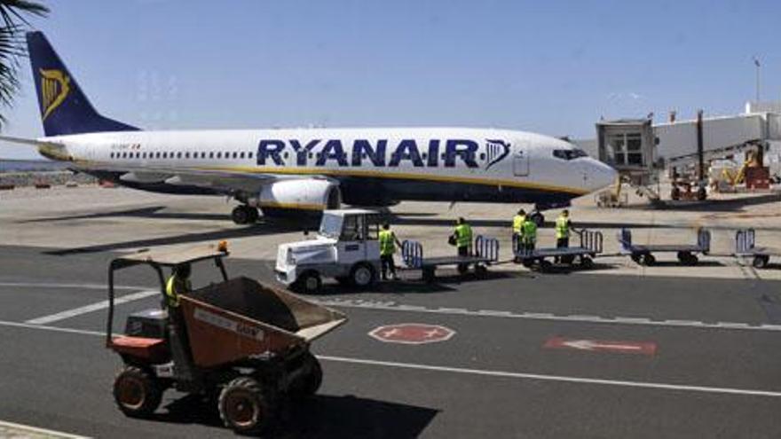 Inauguración de la base que la aerolínea de bajo coste irlandesa Ryanair mantiene en Lanzarote. i JAVIER FUENTES