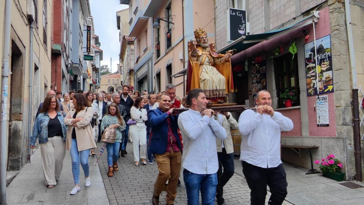 Procesión de San Pedro en Tineo.