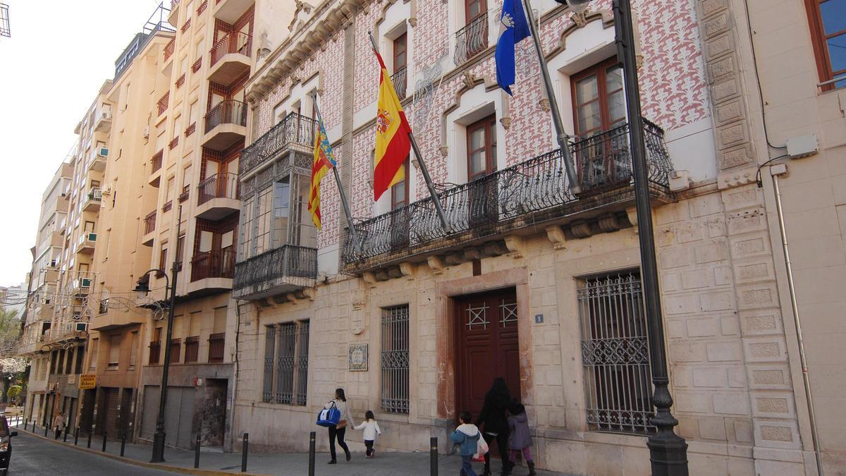 Fachada del Ayuntamiento de Crevillent, en imagen de archivo