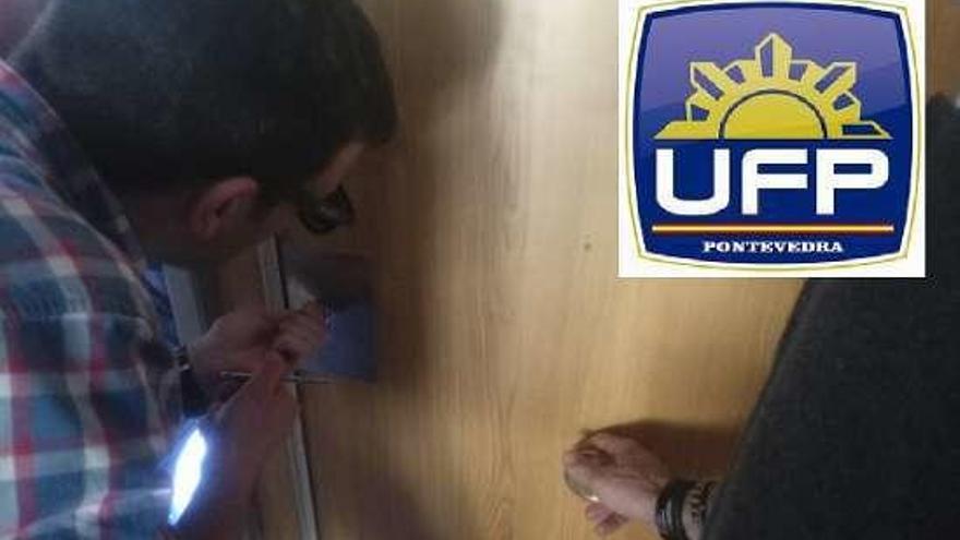 Dos agentes, durante una prueba práctica. // UFP