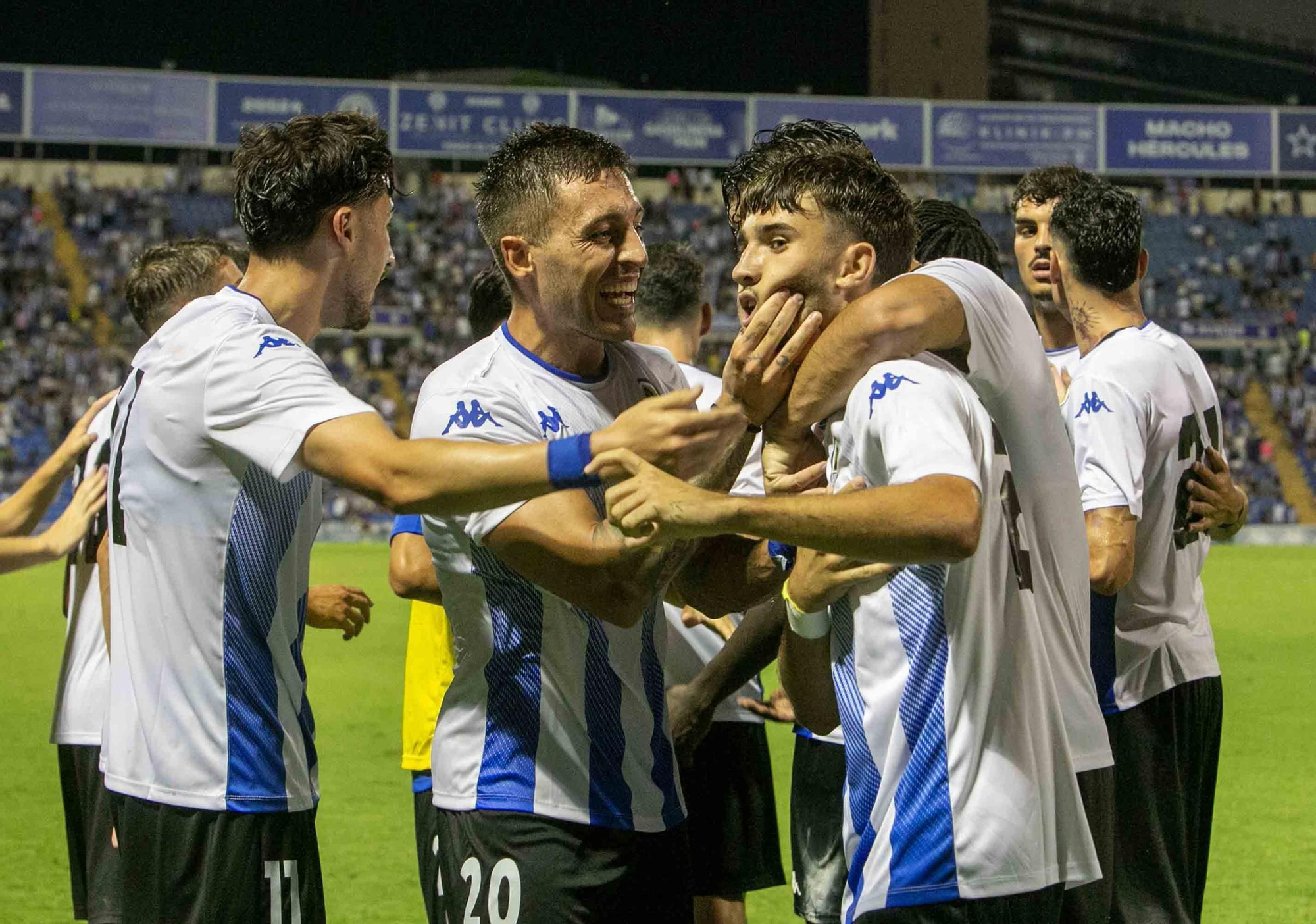 El Hércules se impone 2-0 al Elche en un derbi de nivel en el Rico Pérez