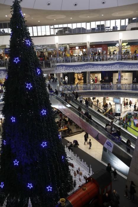 Los valencianos aprovechan el puente para comprar