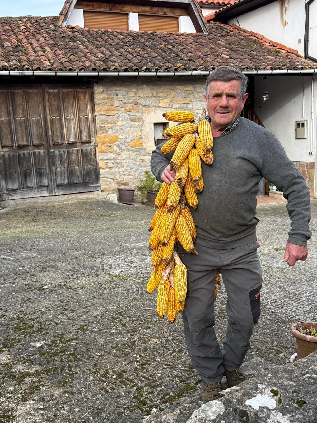 Pepe con una de las ristras.
