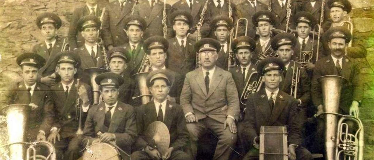 Banda de música da Xesta no ano 1929, con Antonio Rodríguez García (primeiro fiscorno pola dereita).