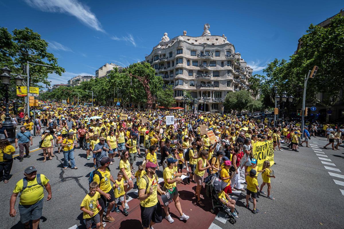 Manifestación de docentes, familias y entidades educativas para reclamar un nuevo modelo de escuela en Catalunya
