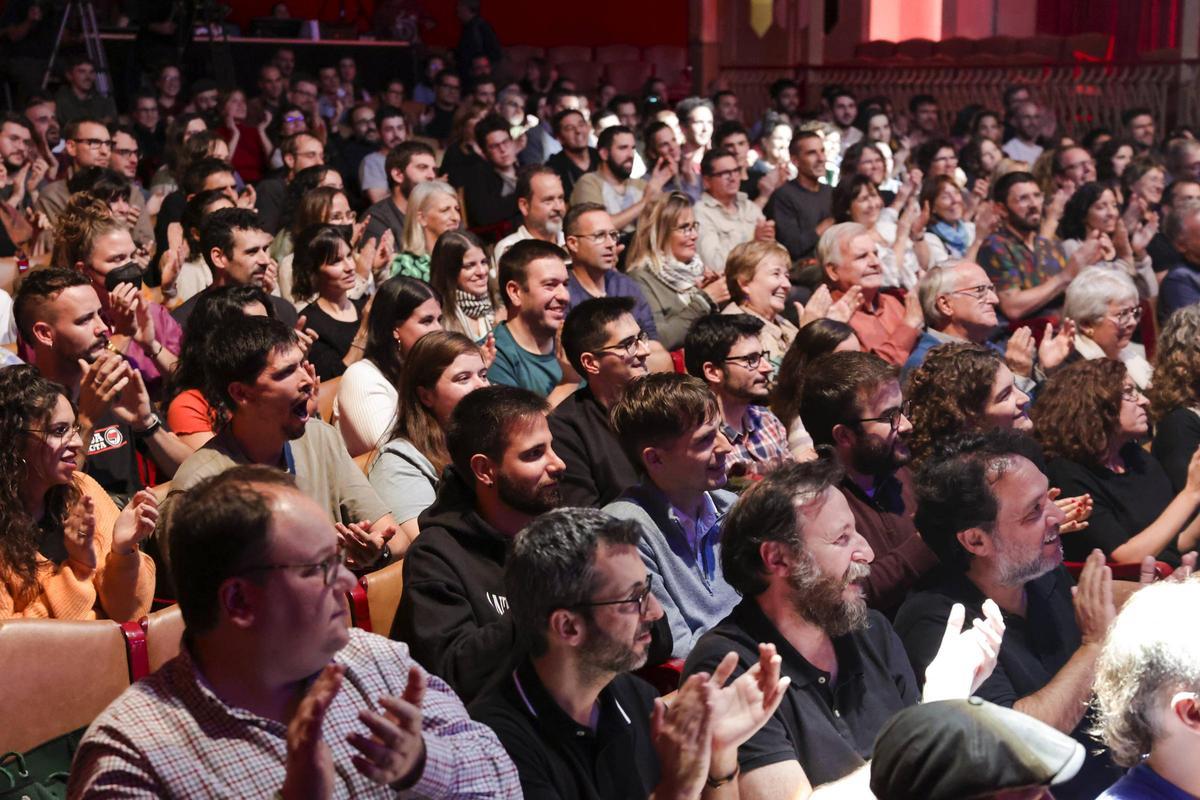 Público en una de las primeras sesiones del Cruïlla Comèdia, el jueves