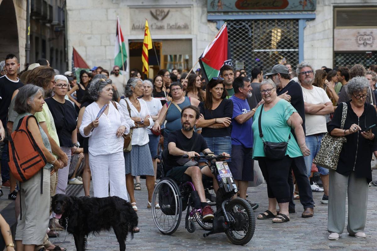 Les imatges de la manifestació i contramanifestació per l'entrada d'immigrants a Ceuta Les imatges de la manifestació i contramanifestació per l'entrada d'immigrants a Ceuta