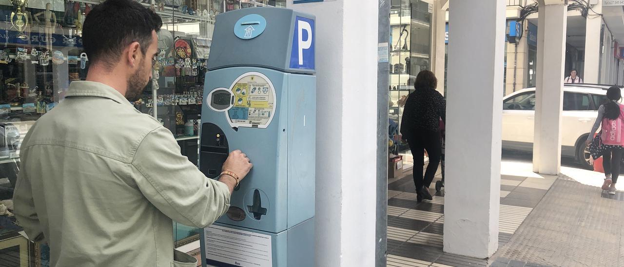 Uno de los expendedores de tickets de la zona azul en Altea.