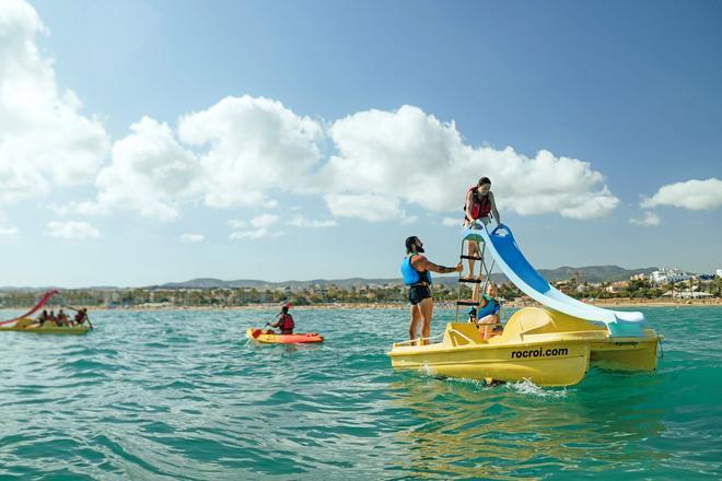 La playa de Ribes Roges de Vilanova i la Geltrú cuenta con bandera azul