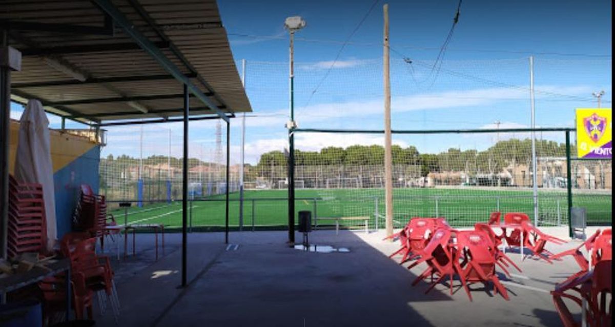 Terraza del bar del Cascajo, campo de Los Molinos