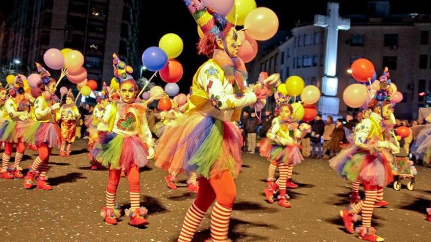 Organización del carnaval cacereño: «Si esto llega a ocurrir en el Carnaval de Badajoz se lía, pero aquí no pasa nada»