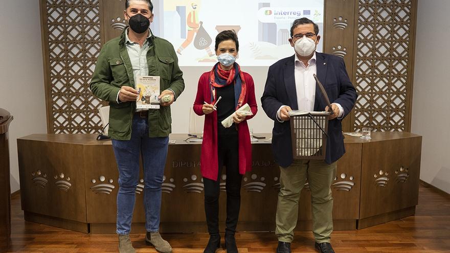 Asistentes a la rueda de prensa de presentación del nuevo servicio, ayer.