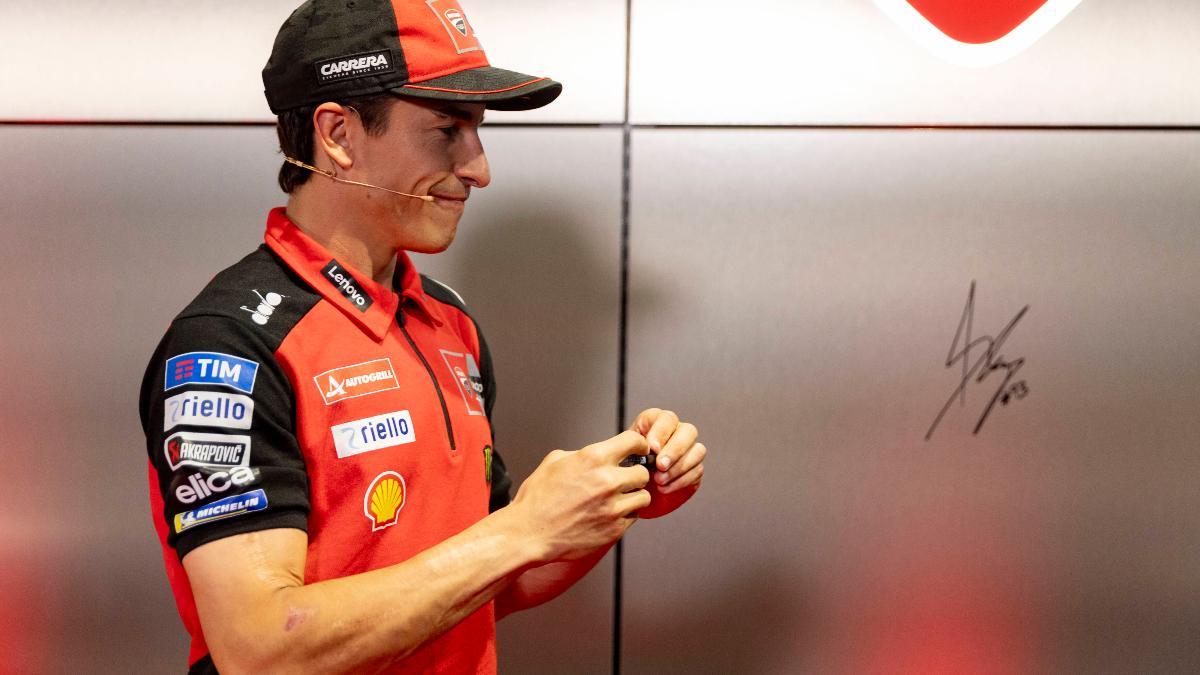 Marc Márquez ha estampado su firma en el nuevo concesionario Ducati de Sant Quirze