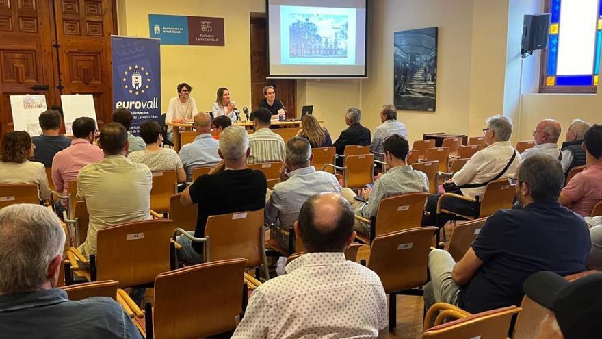 Los procesos participativos están siendo una constante en cada uno de los proyectos impulsados con los fondos europeos, en la imagen, la presentación de la propuesta técnica del nuevo ayuntamiento. | MÒNICA MIRA / MEDITERRÁNEO