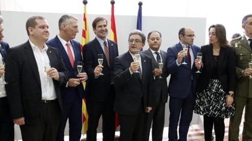 Brindis a Girona amb motiu de la commemoració de la Constitució.