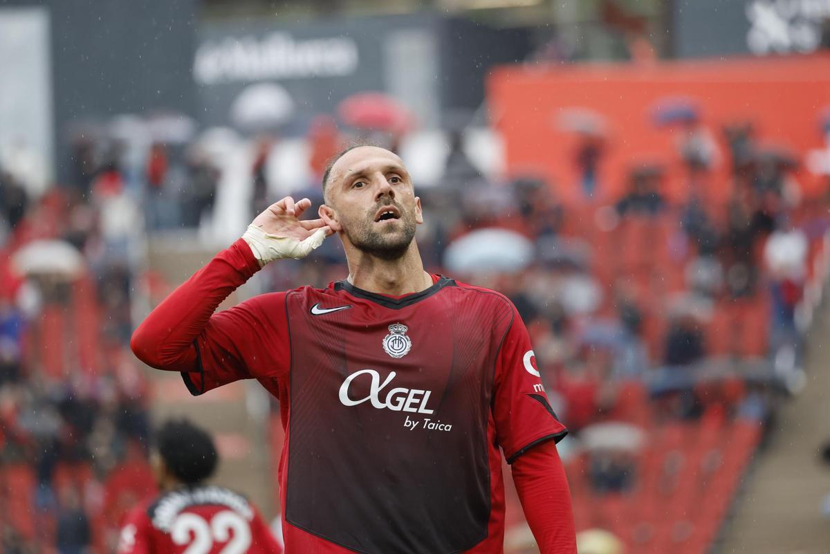 Vedat Muriqi celebra su segundo gol contra el Rayo Vallecano.