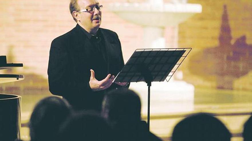 «El León de Oro», durante el concierto en la iglesia de Bañugues.