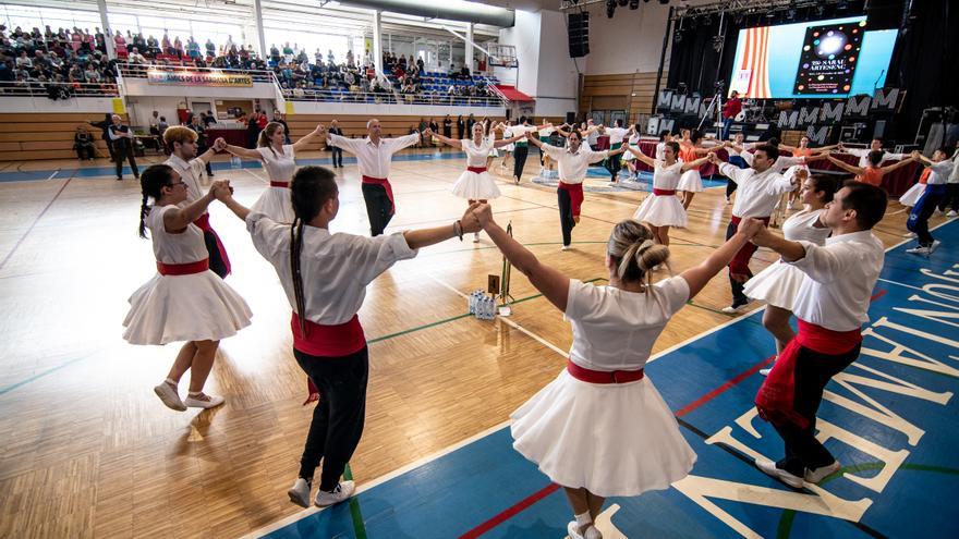 Artés torna a puntejar a ritme de sardana amb el Sarau Artesenc