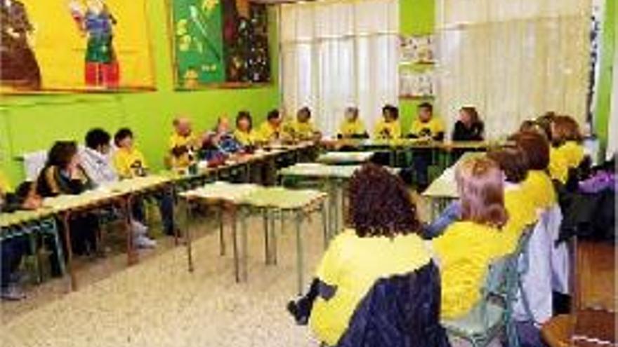 Docents reunits a la tancada reivindicativa de 3 hores a Berga, ahir