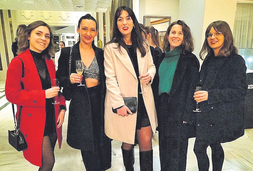 Valentine, Joana, Marie, Bárbara y Eloise.