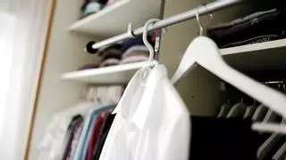 Cómo limpiar el armario por dentro: parecerá un vestidor de revista