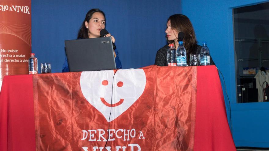 Profesionales y expertos reflexionan sobre vientres de alquiler y síndrome postaborto