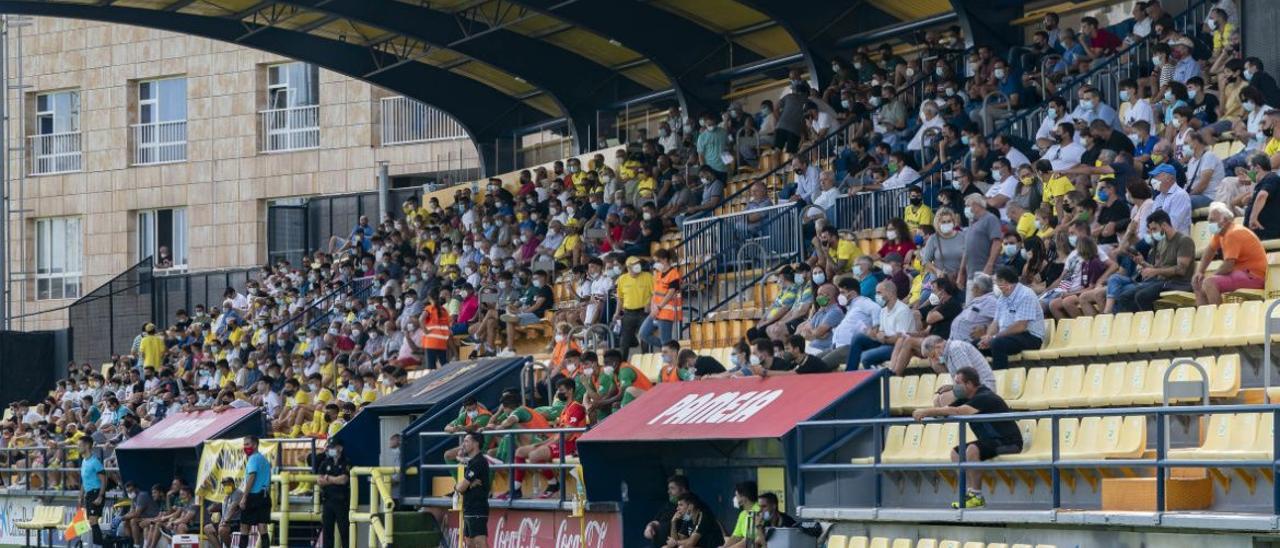 El Mini Estadi de la Ciudad Deportiva Miralcamp deberá aumentar su aforo hasta los 6.000 espectadores.