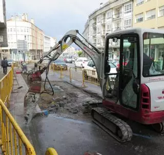 A Laracha crea aparcamiento y mejora la accesibilidad en la avenida de Fisterra