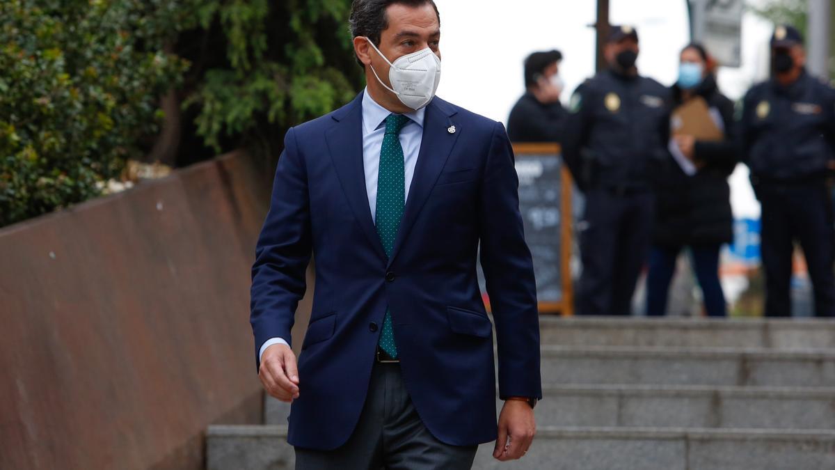 El presidente de la Junta de Andalucía, Juanma Moreno, durante su visita a Granada.