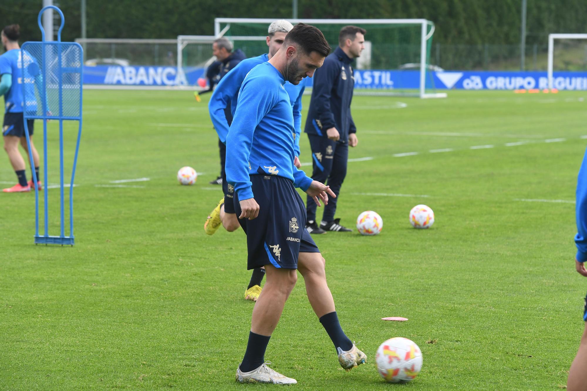 Lucas Pérez, nada menos que uno más en el entrenamiento del Dépor en Abegondo