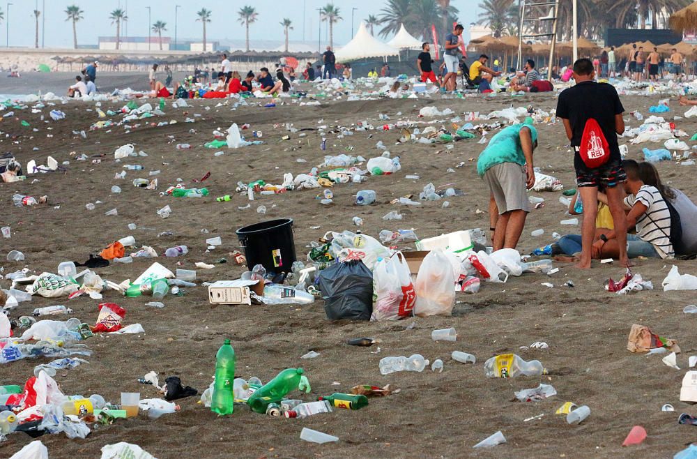 Así han quedado las playas después de la Noche de San Juan