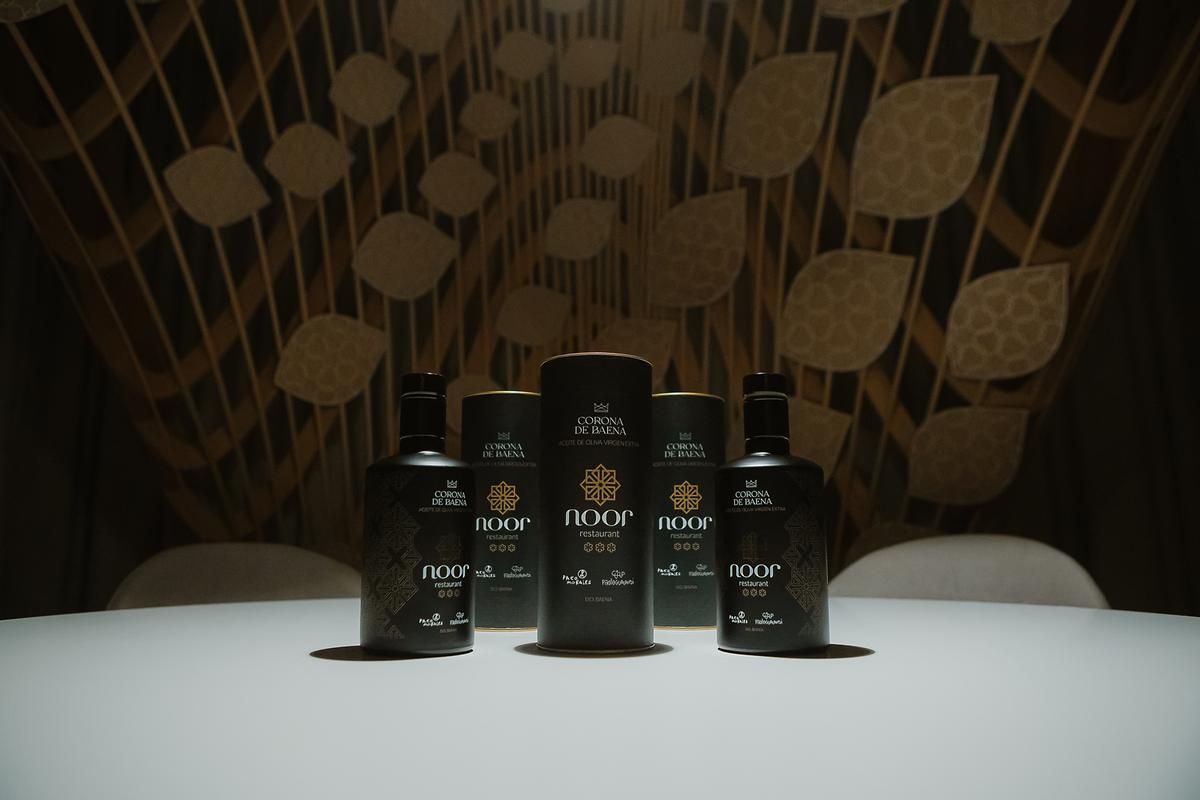 Diseño de las botellas de AOVE de Peña de Baena suministradas a Noor.