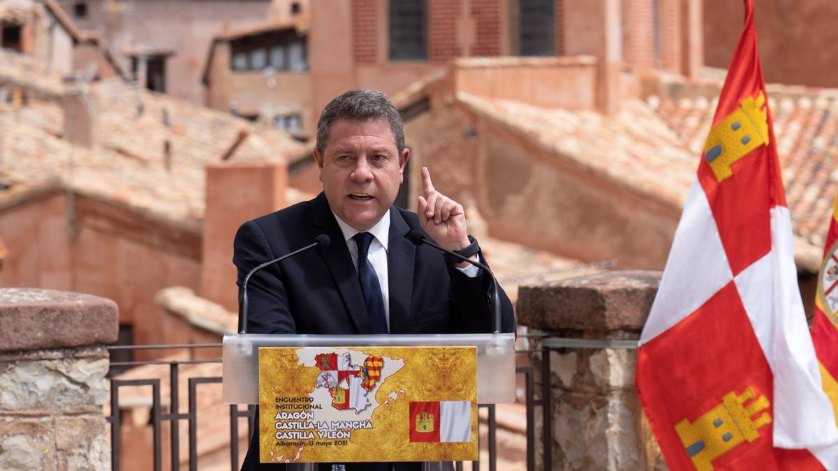 El presidente de Castilla-La Mancha, Emiliano García-Page, en un acto en Albarracín (Teruel), el pasado 13 de mayo de 2021.