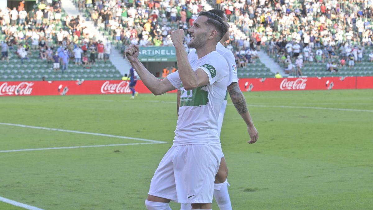 Lucas Pérez celebra el gol que marcó frente al Levante