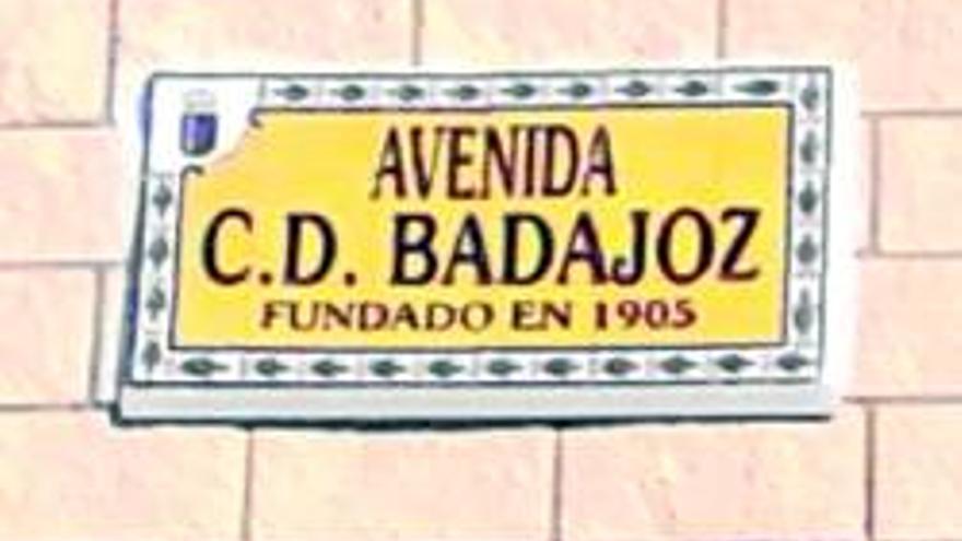 Colocan la placa    en la avenida       que lleva el nombre del CD Badajoz