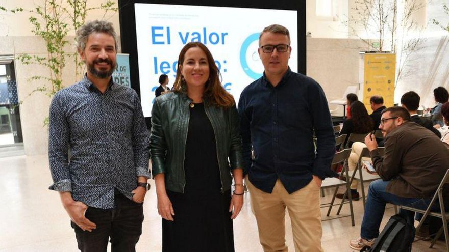 Ponentes de una de las mesas del foro, centrada en las algas.