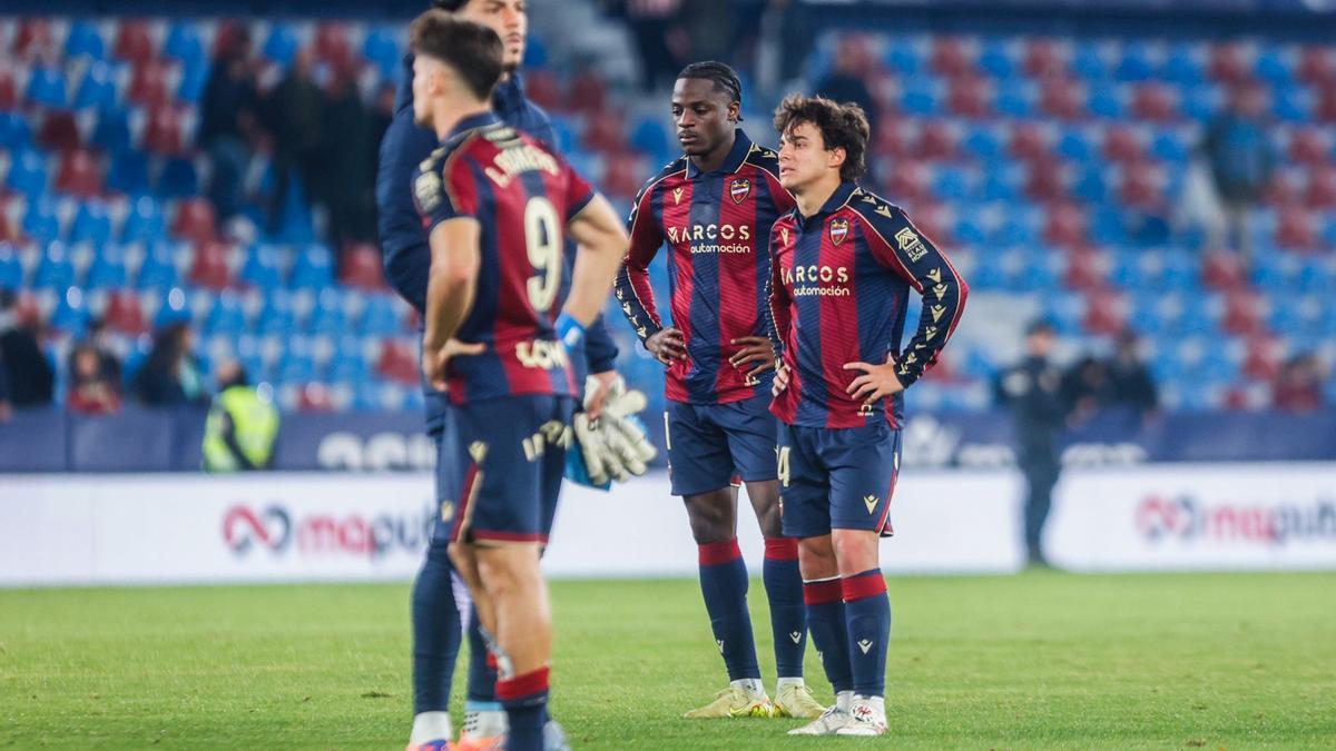 Una imagen del partido de esta tarde entre el Levante y el Athletic en el Ciutat de València.