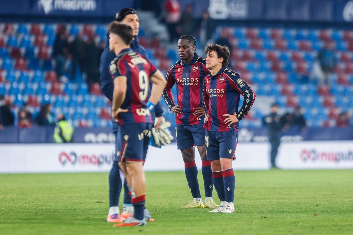 El Athletic aumenta la crisis del Levante UD (0-2)