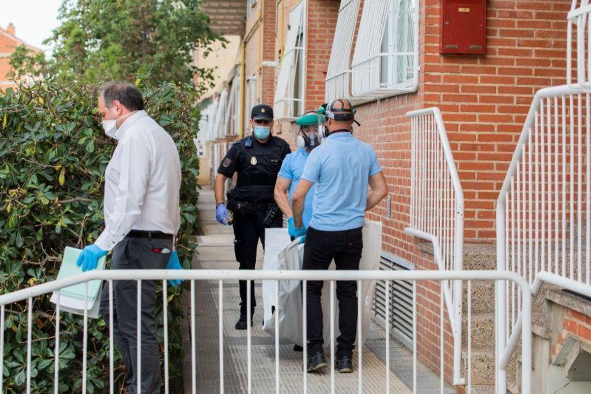 Un joven mata a su padrastro a puñaladas y hiere a su madre en el barrio de La Paz