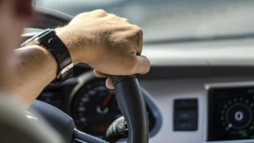 La DGT vol implantar un nou carnet de conduir per a adolescents