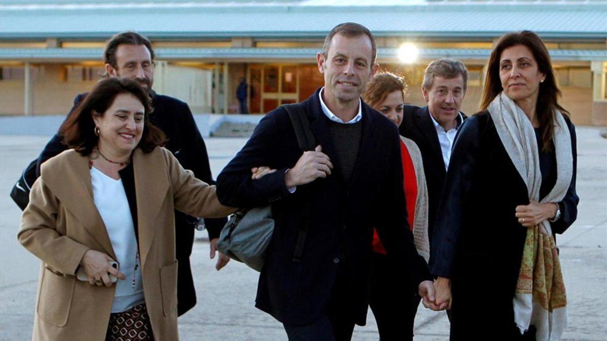 Rosell, aliviado junto a su esposa