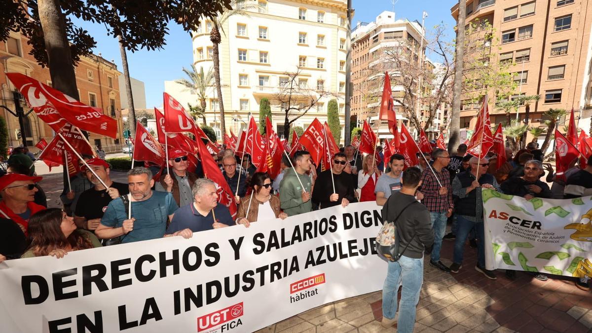 Vídeo: Movilización en Castelló por el convenio de la cerámica