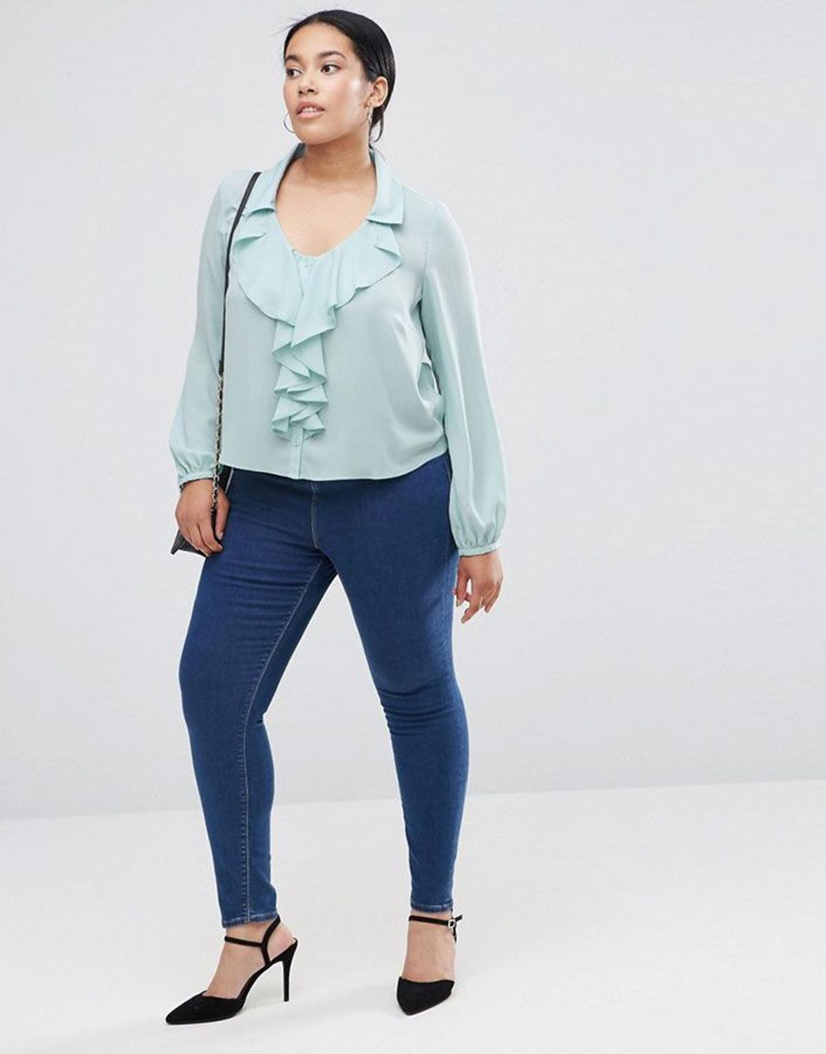 Blusa con volantes de Asos Curve