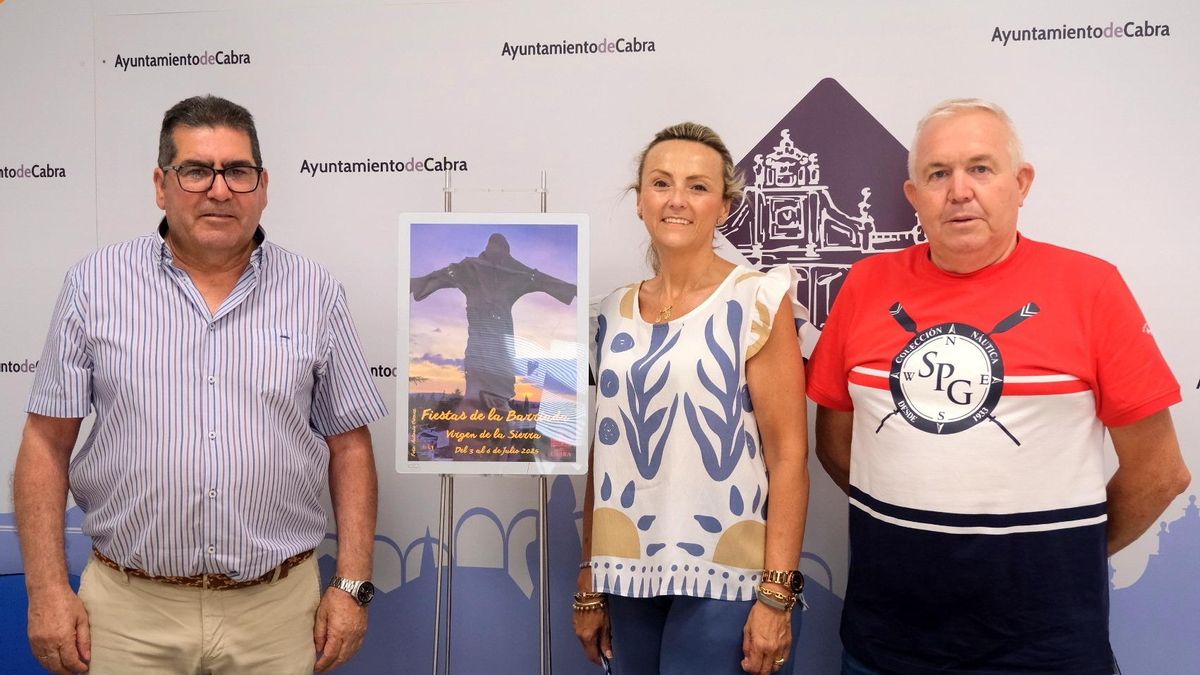 Rosi Lama, con Joaquín Moreno y Francisco León en la presentación de las fiestas del barrio.