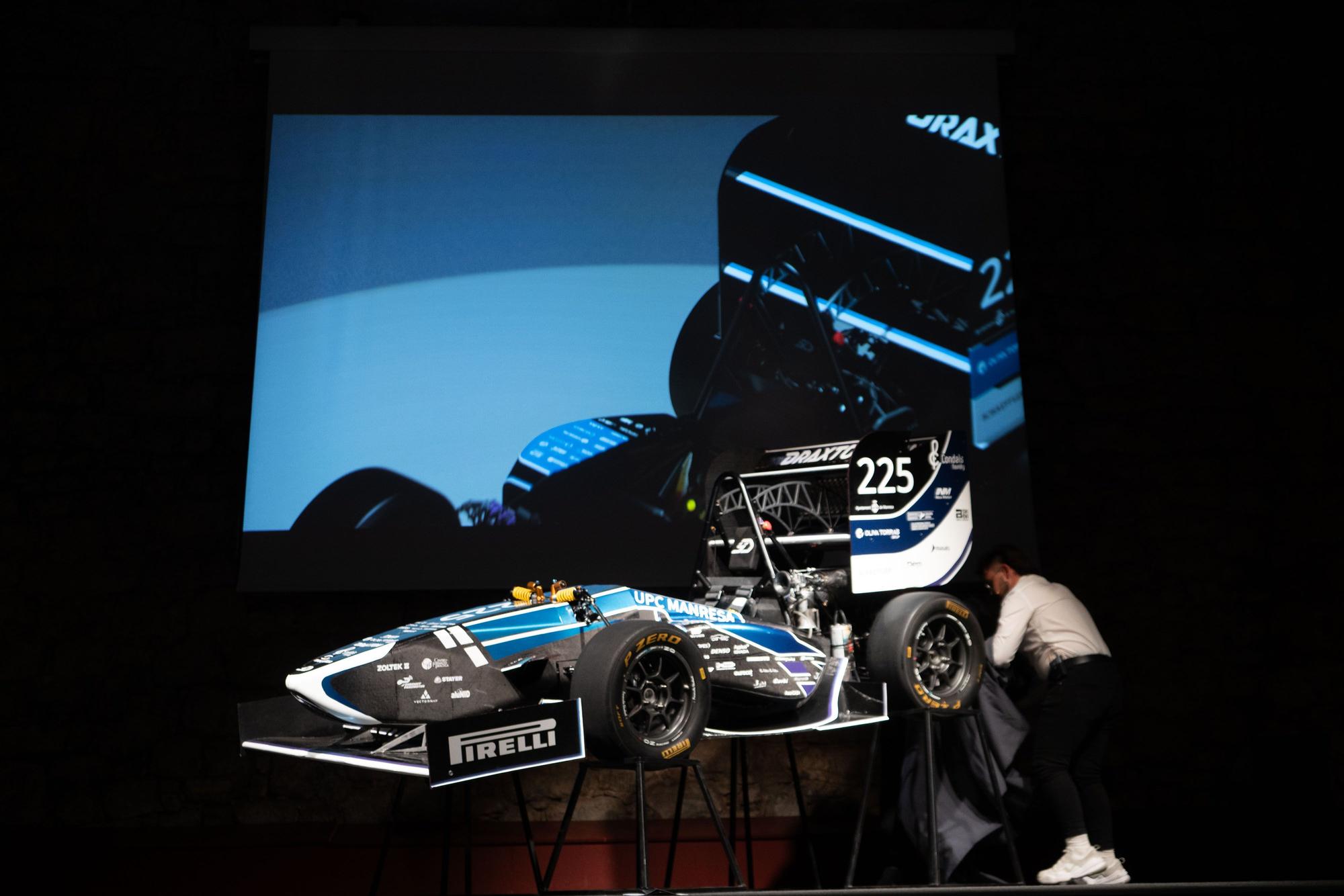 L'EPSEM (UPC Manresa) presenta el DYN-8, el prototip de cotxe per competir as la Formula Student.