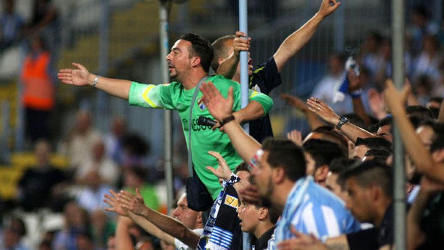 Los aficionados del Málaga CF, inquietos con las noticias que llegan desde el club