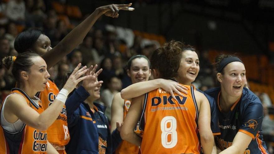 El Valencia Basket femenino da un paso de gigante hacia el ascenso