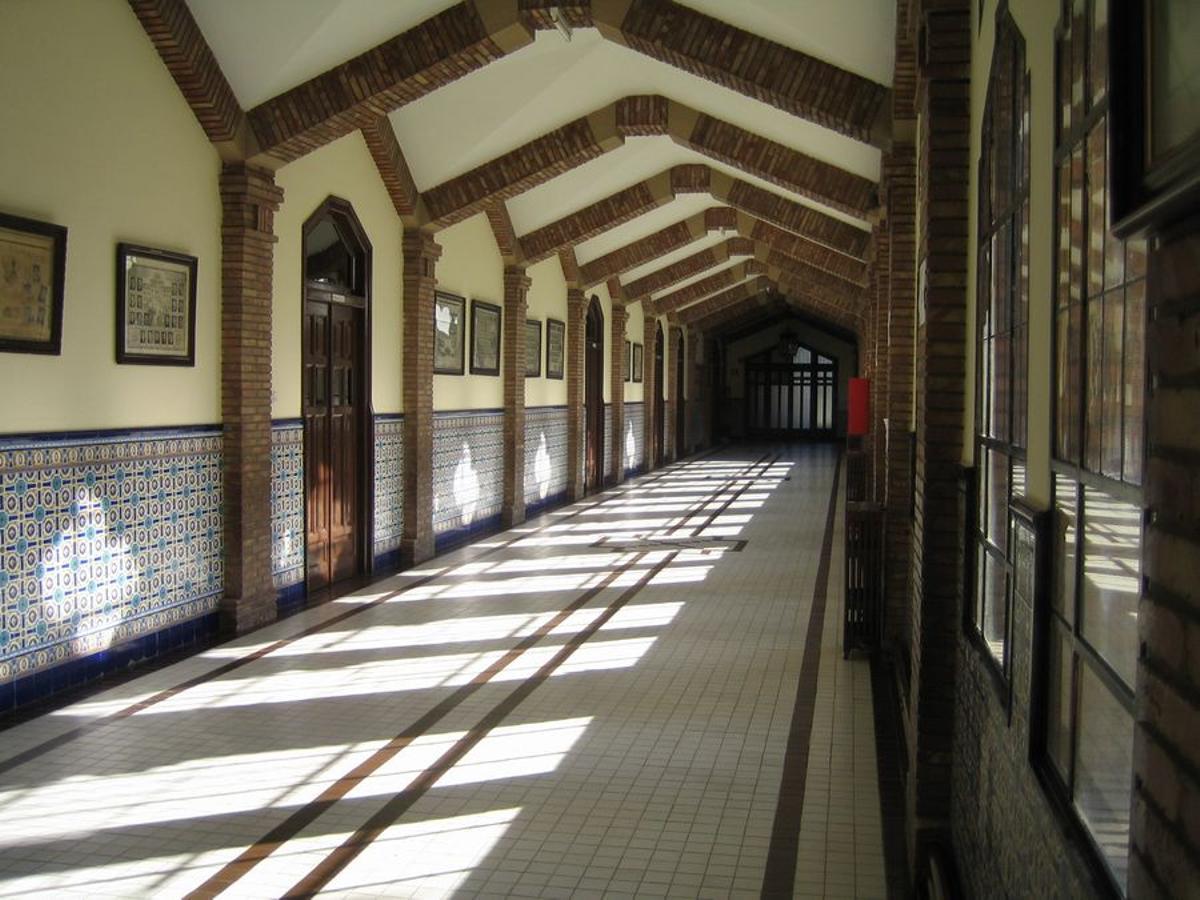 Uno de los pasillos del claustro del colegio de San Agustín