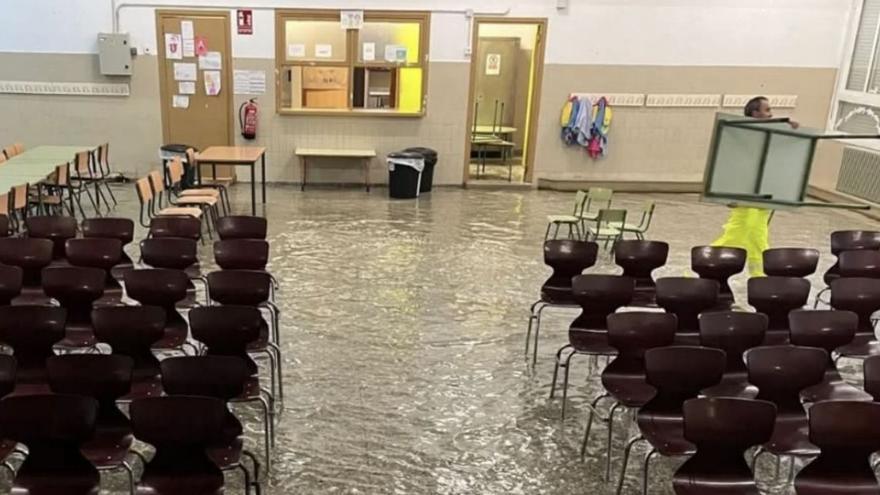 Aula del colegio completamente inundada. |  Anpa Celso Emilio Ferreiro